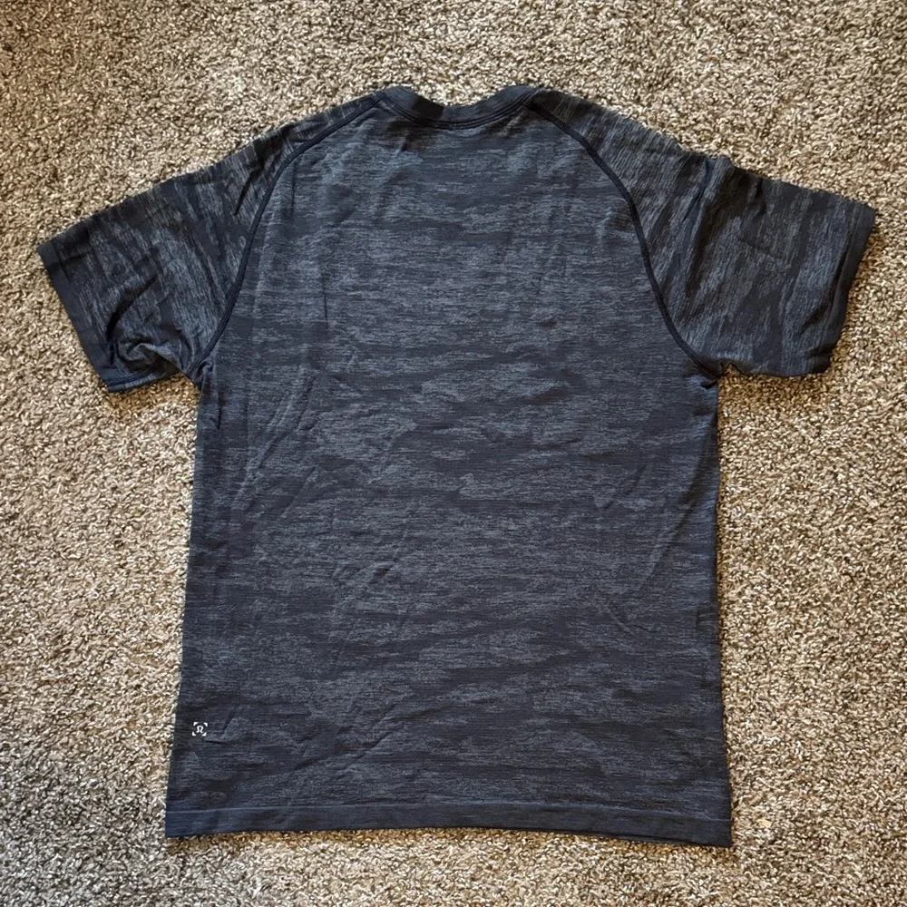 Men's Lululemon Army Pattern Dark Gray T-Shirt Large